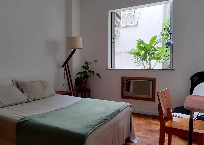 Quarto Simpatico Em Botafogo Prox Ao Metro